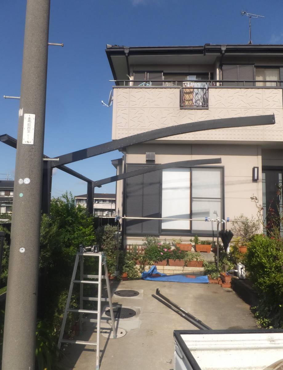 松井トーヨー住建のカーポート撤去・取付の施工前の写真1