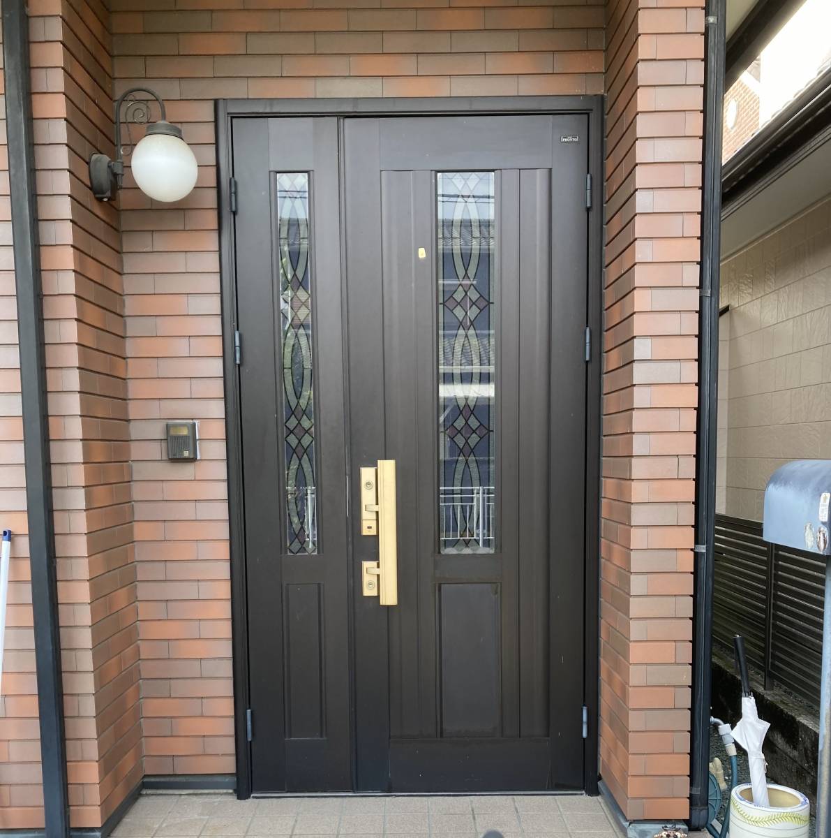 松井トーヨー住建の玄関ドア交換の施工前の写真1