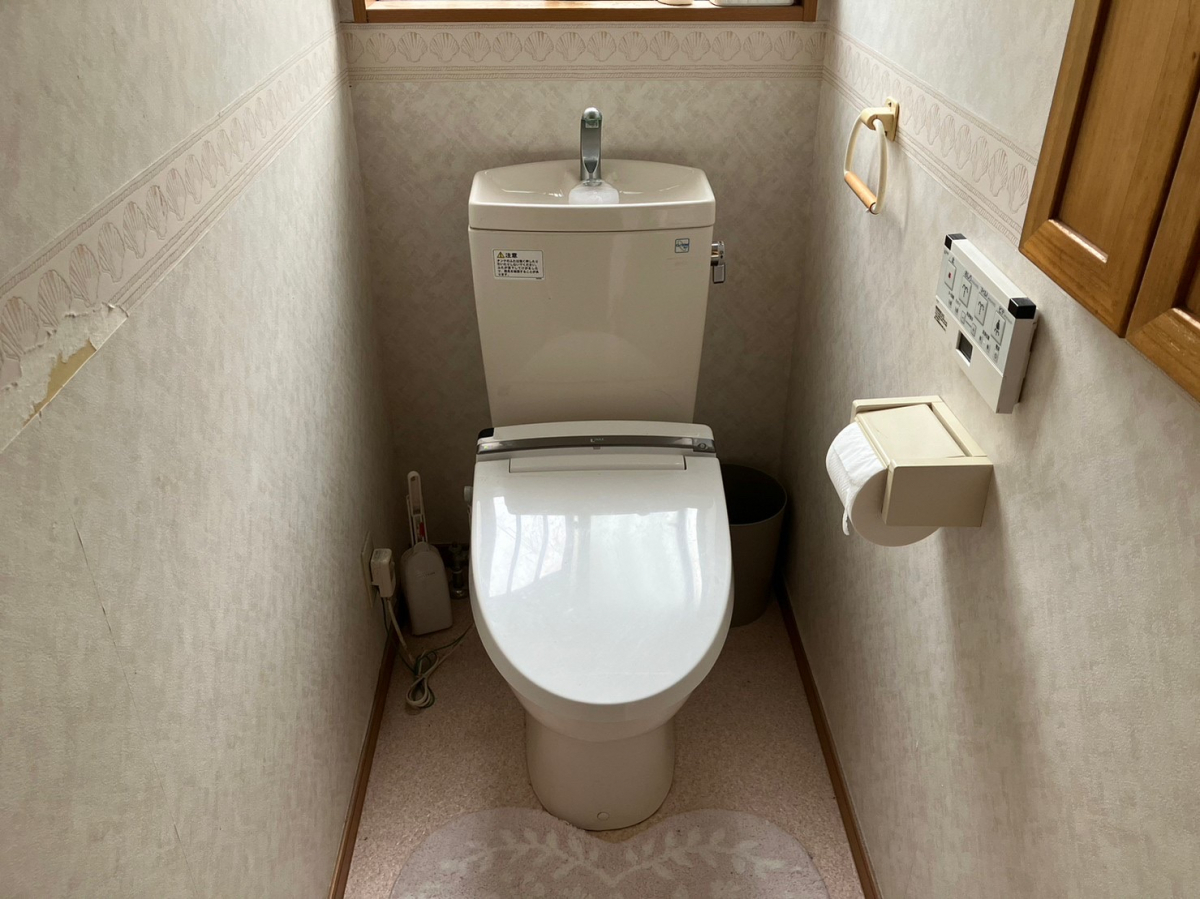 松井トーヨー住建のトイレ交換及び内装改修工事の施工前の写真1