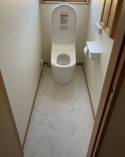 松井トーヨー住建のトイレ交換及び内装改修工事施工事例写真1