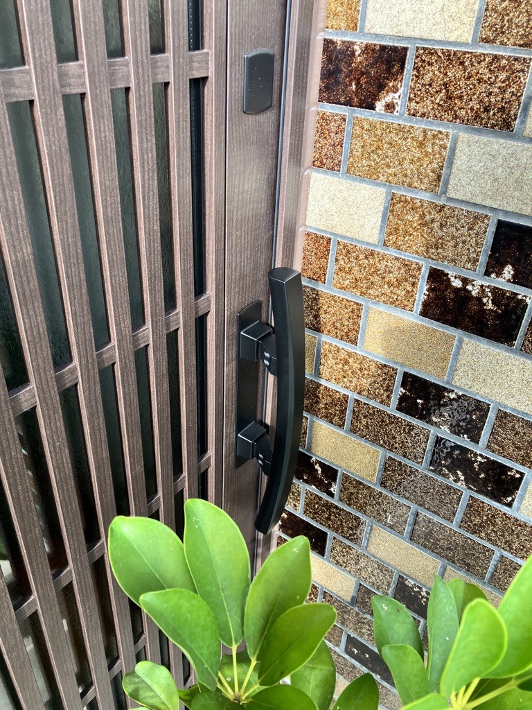 松井トーヨー住建の玄関ドア取っ手交換の施工後の写真2