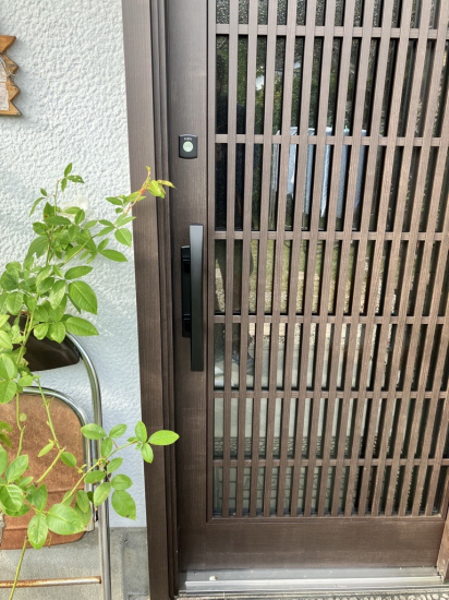 松井トーヨー住建の玄関ドア取っ手交換施工事例写真1