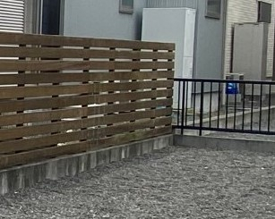 松井トーヨー住建のフェンス取付の施工前の写真1