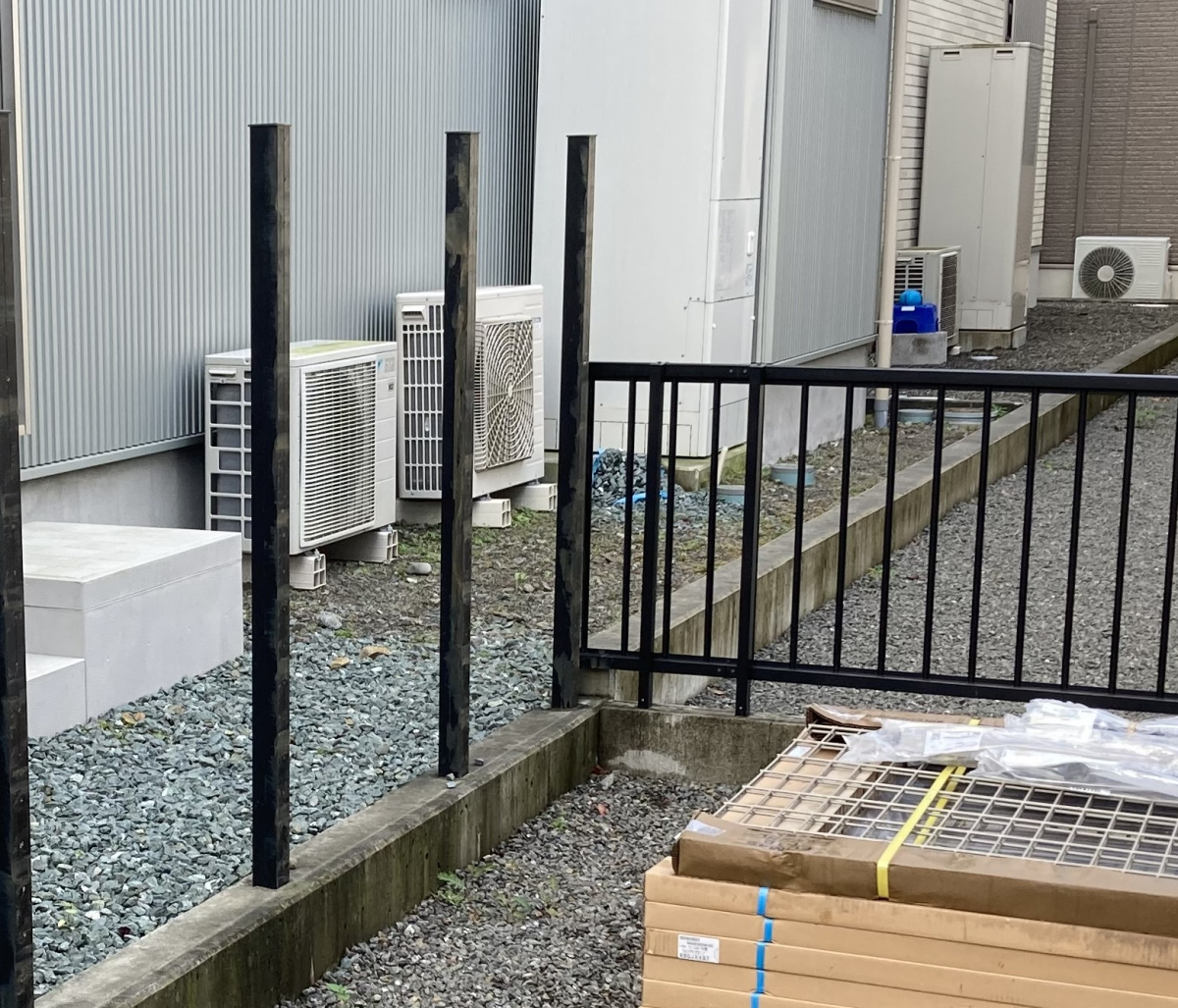 松井トーヨー住建のフェンス取付の施工前の写真2