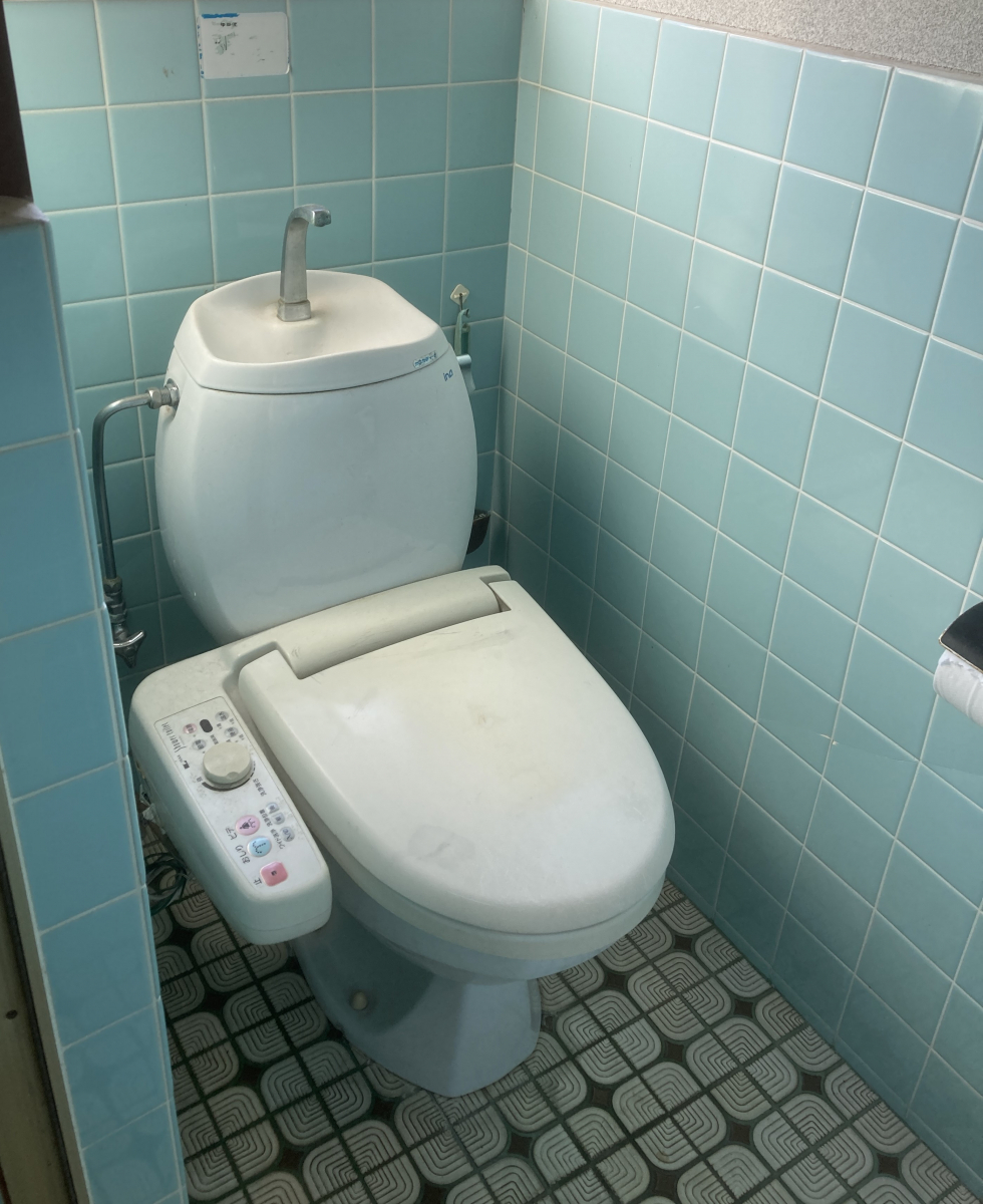 松井トーヨー住建のトイレ交換工事の施工前の写真1