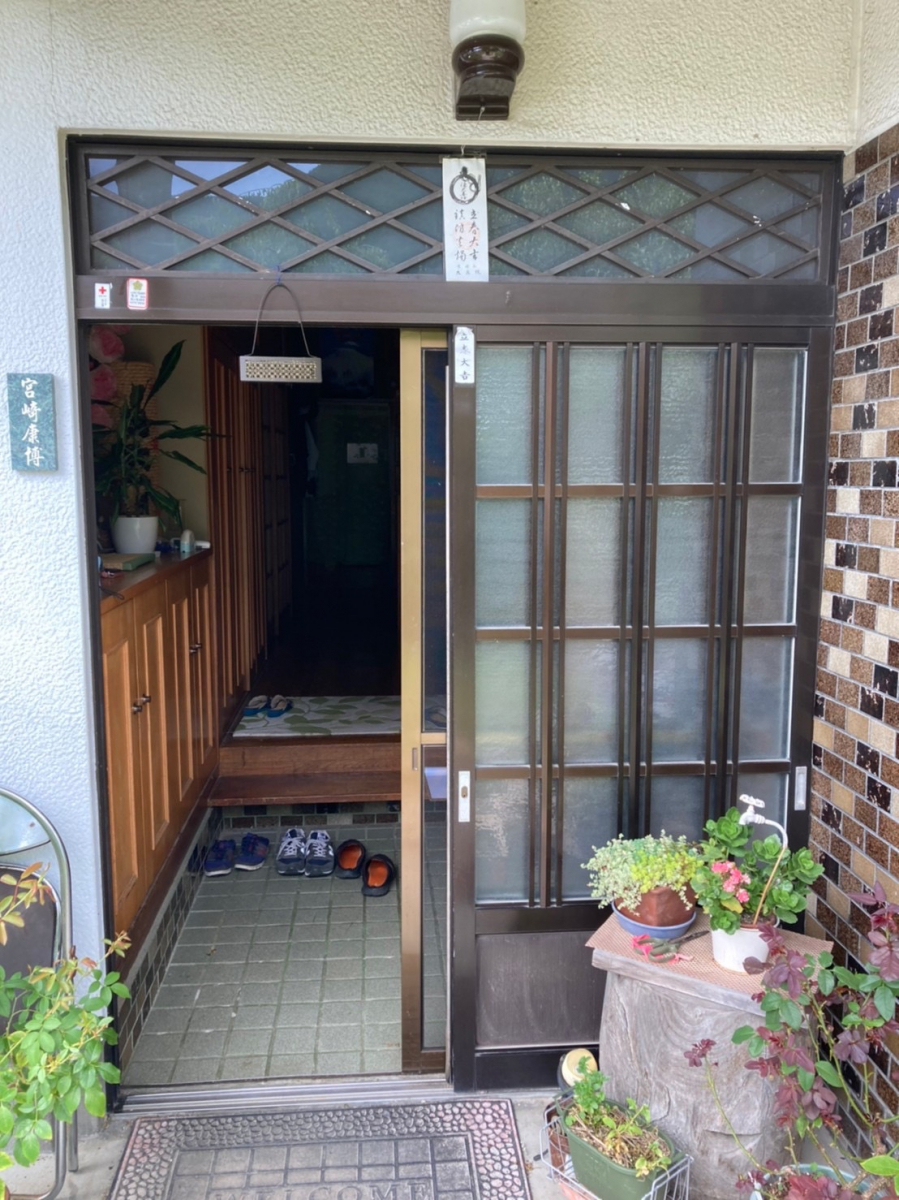 松井トーヨー住建の断熱性＆防犯性UP♪ 玄関引戸をリフォームしました♪の施工前の写真1
