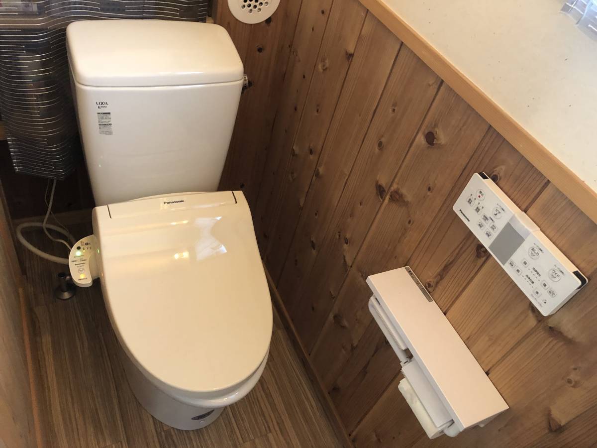 松井トーヨー住建のシャワートイレ交換の施工前の写真1