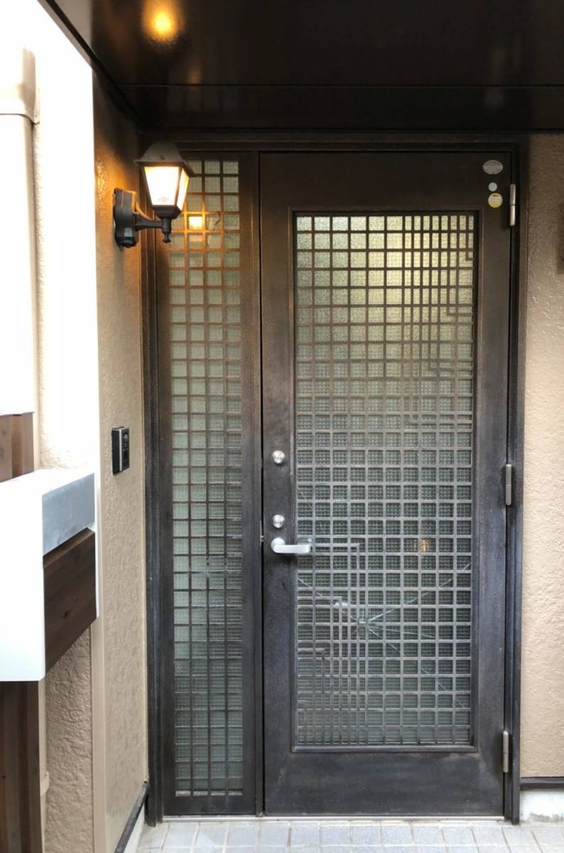 松井トーヨー住建の玄関リシェントの施工前の写真1