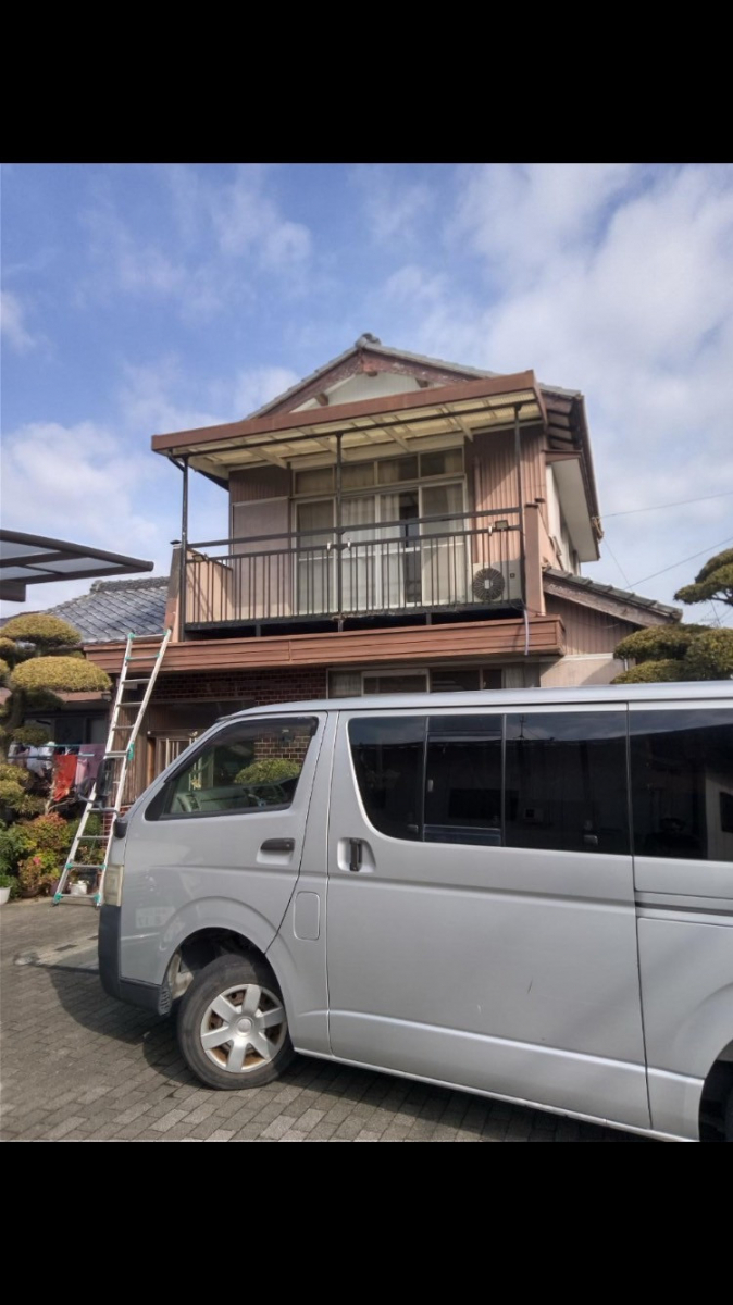 松井トーヨー住建の古いバルコニーを新しくしました♪の施工前の写真1