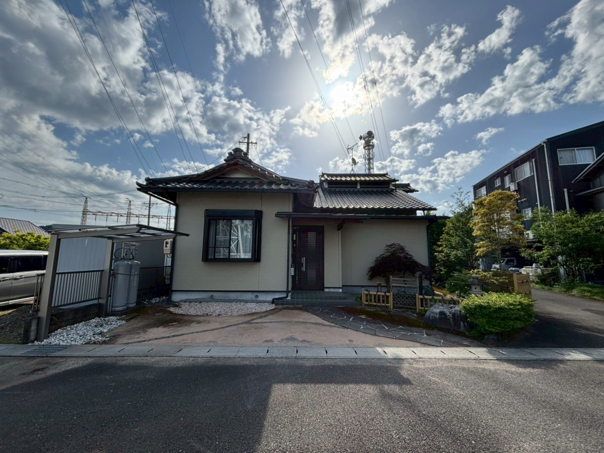 松井トーヨー住建の駐車場を広げようプロジェクト(*^^)v スタートです♪の施工前の写真2