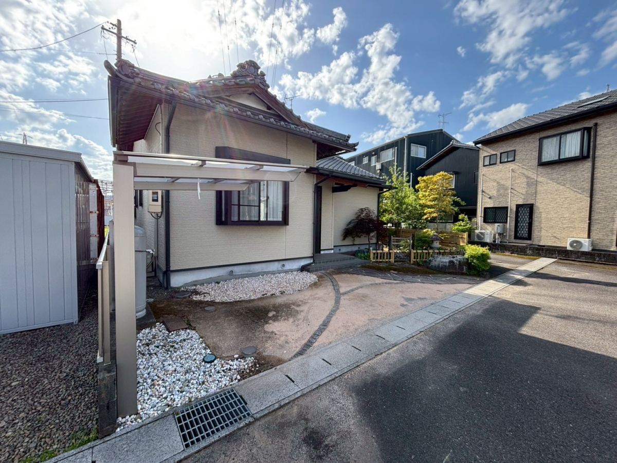 松井トーヨー住建の駐車場を広げようプロジェクト(*^^)v 施工中です♪の施工前の写真3