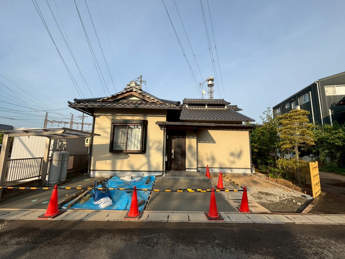 松井トーヨー住建の駐車場を広げようプロジェクト(*^^)v ☆歩行スペースを残してコンクリート打設♪の施工後の写真2