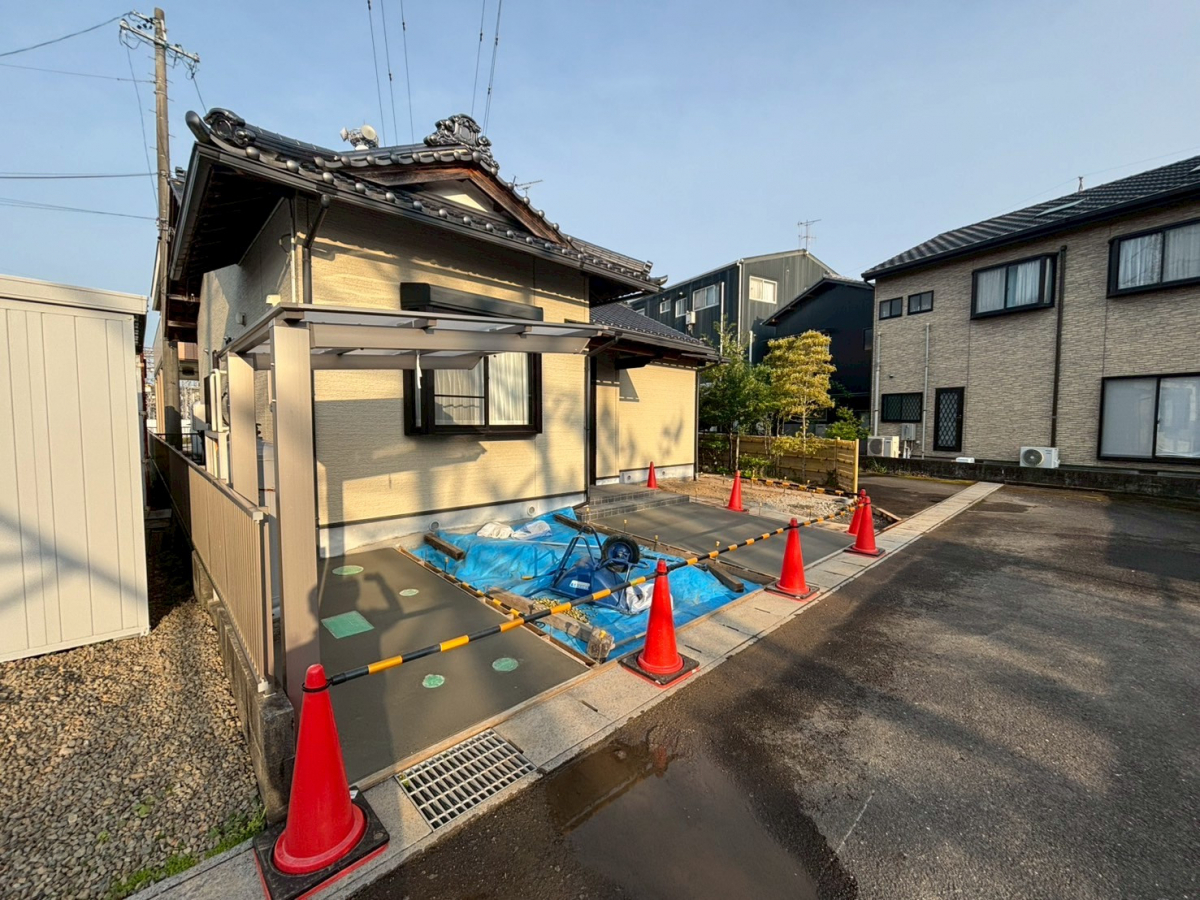 松井トーヨー住建の駐車場を広げようプロジェクト(*^^)v ☆歩行スペースを残してコンクリート打設♪の施工後の写真3