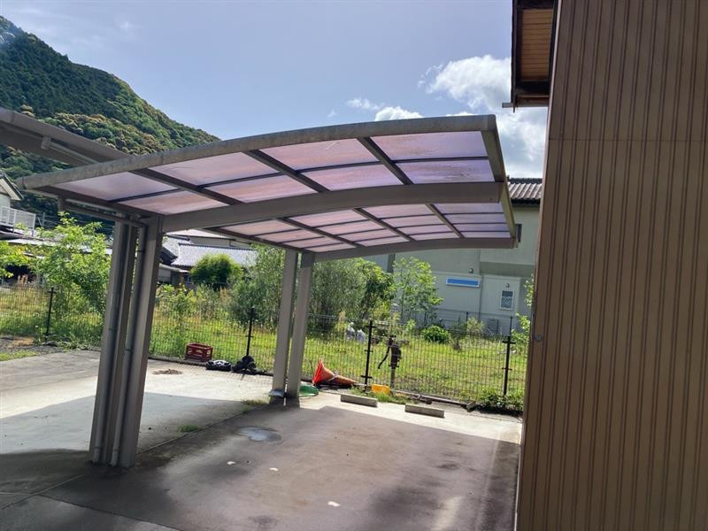 松井トーヨー住建のカーポート屋根材交換の施工前の写真1