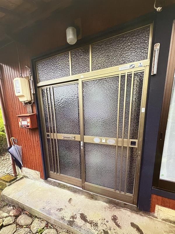 松井トーヨー住建の玄関を取替えました!の施工前の写真1