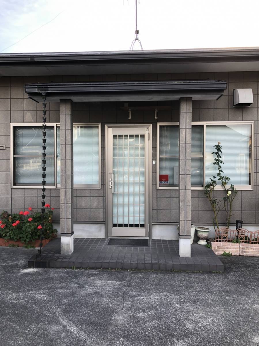 松井トーヨー住建のリフォームシャッター取付の施工前の写真1