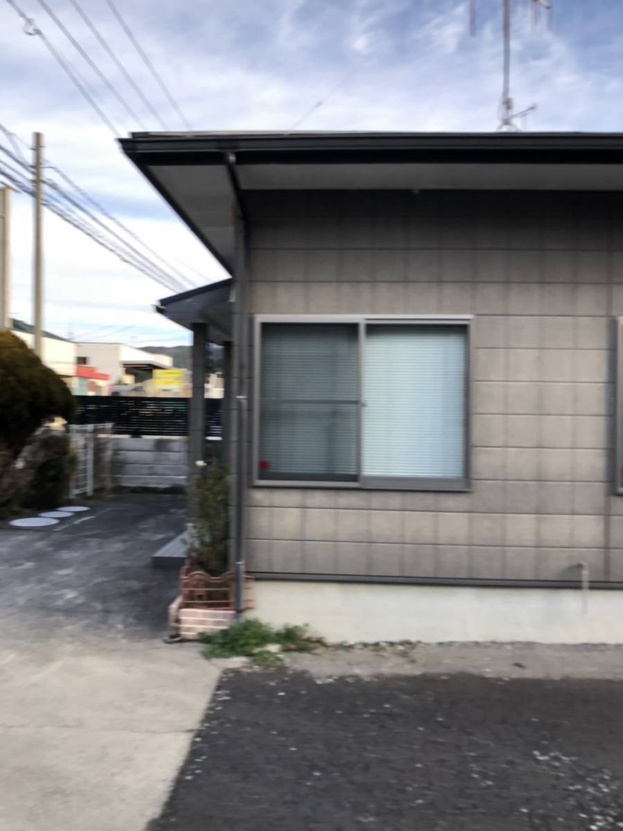 松井トーヨー住建のリフォームシャッター取付の施工前の写真2