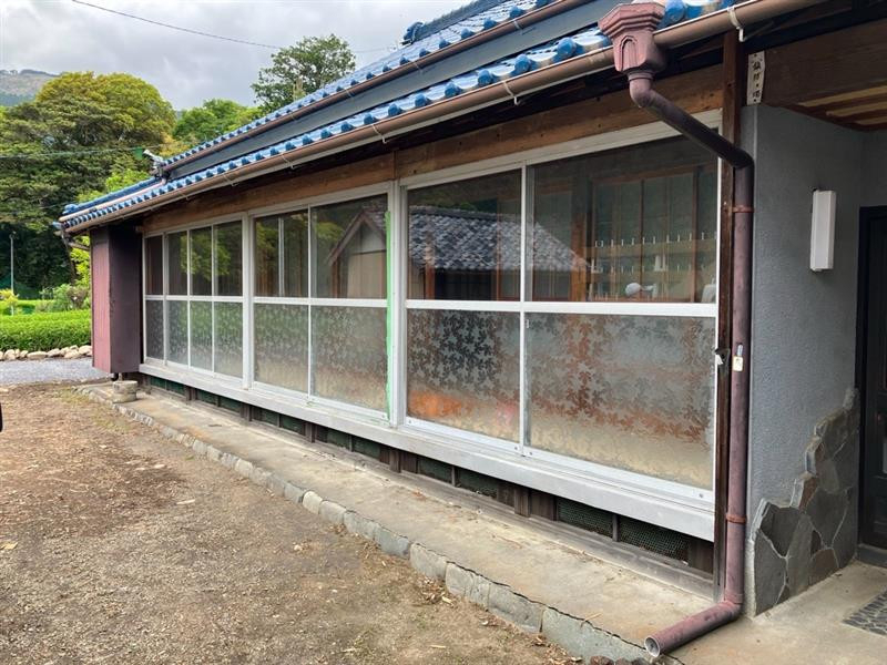 松井トーヨー住建の重くて古いサッシを取替えました🎶の施工前の写真1