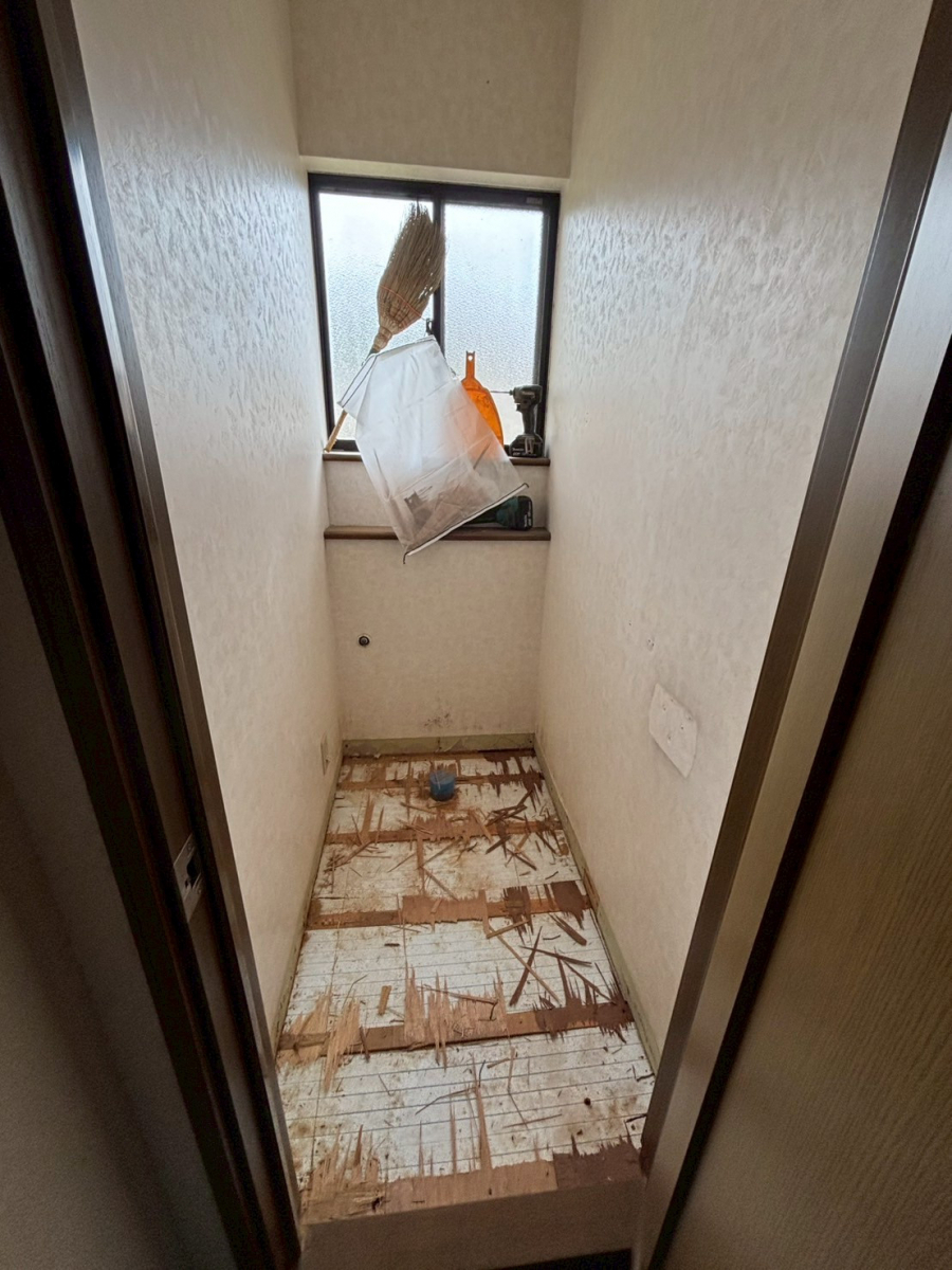 松井トーヨー住建のお手入れ楽らく♪ 清潔ピカピカ♪ トイレリフォーム(*^^)vの施工前の写真2