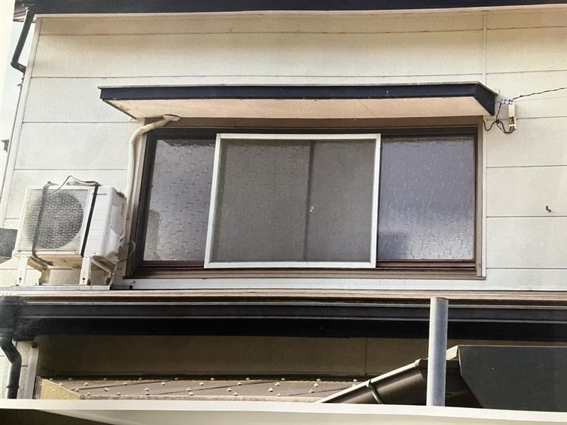 松井トーヨー住建のかんたん取替窓リフォーム『リプラス』で快適に! 補助金活用でお得に!!の施工前の写真1