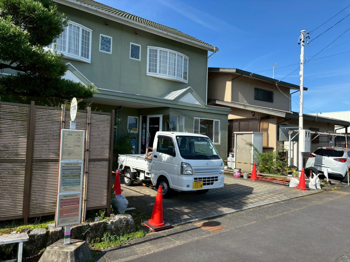 松井トーヨー住建のカーポートを新設しました♪ 氷の塊で屋根に穴が・・・、いわゆる雹 (;'∀')/ です。の施工前の写真2