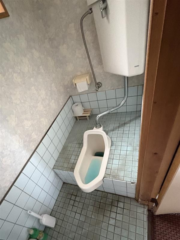 松井トーヨー住建の和式トイレを様式に!の施工前の写真1