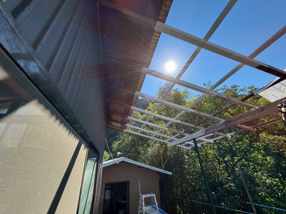 松井トーヨー住建の気分爽快！屋根をゴッソリ変えました♪の施工前の写真3