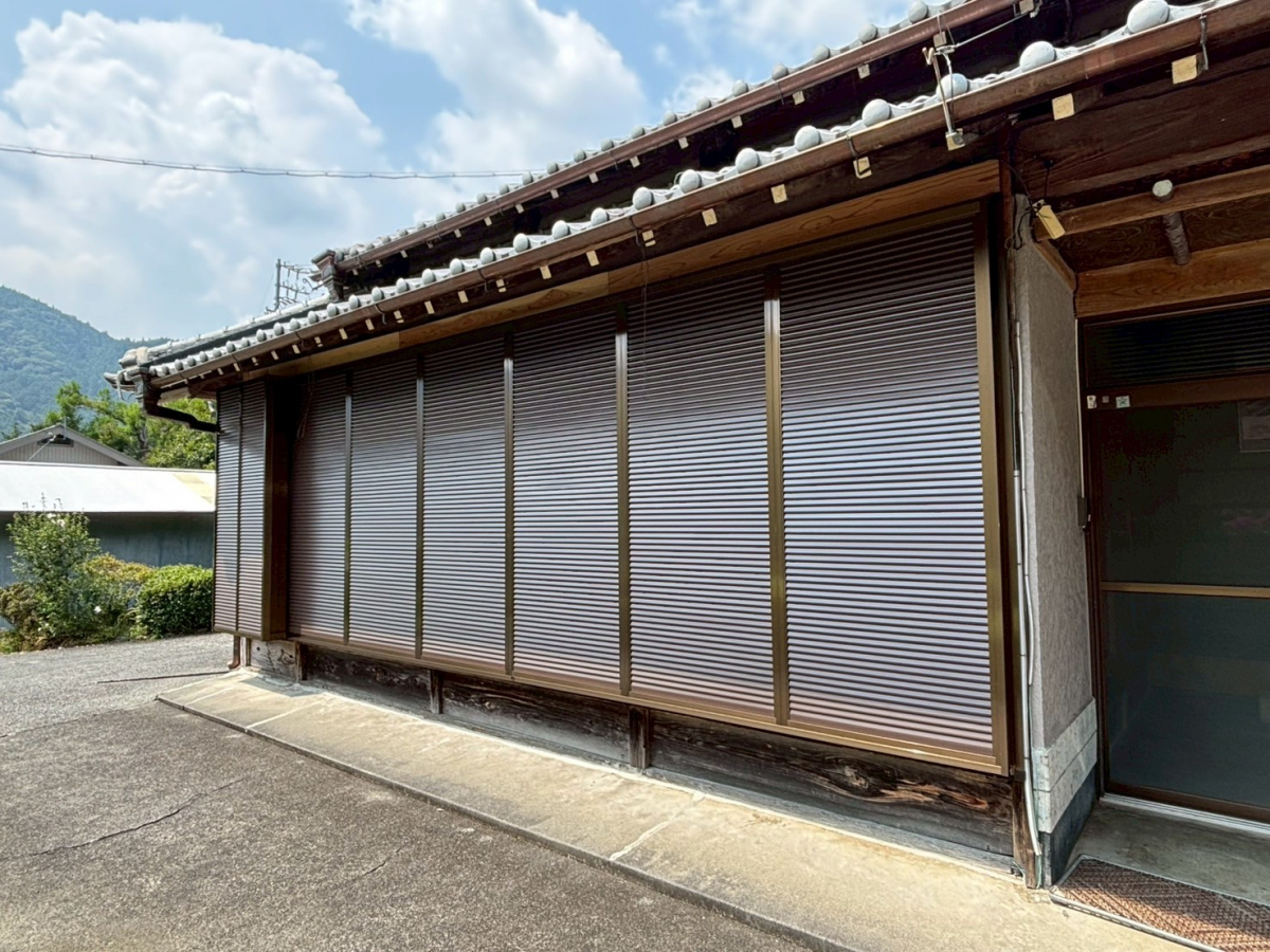 松井トーヨー住建の防災防犯対策！雨戸を取り付けました(^^♪の施工後の写真1