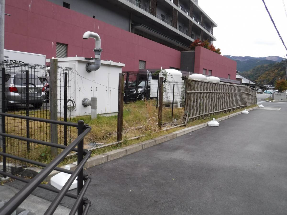 松井トーヨー住建の竹垣風フェンス取付の施工前の写真3