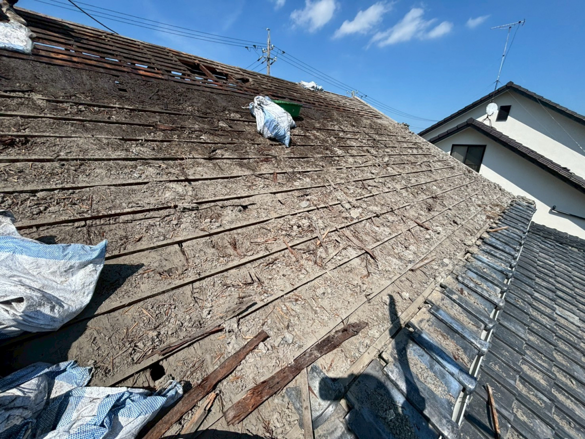 松井トーヨー住建の瓦を外して、ガルバリウムに軽量化プロジェクト('ω')ノの施工後の写真2