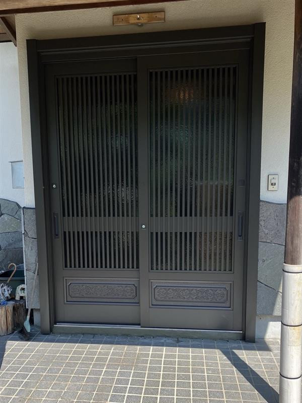 松井トーヨー住建の玄関引戸取替、壁を壊さず1dayリフォーム!の施工後の写真1