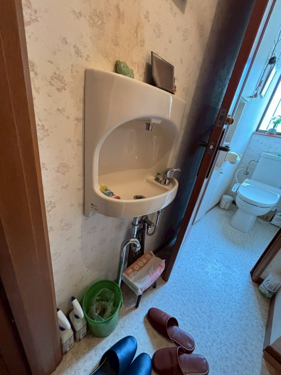 松井トーヨー住建の新!トイレ自動手洗器にリフォームしました(^^♪の施工前の写真1