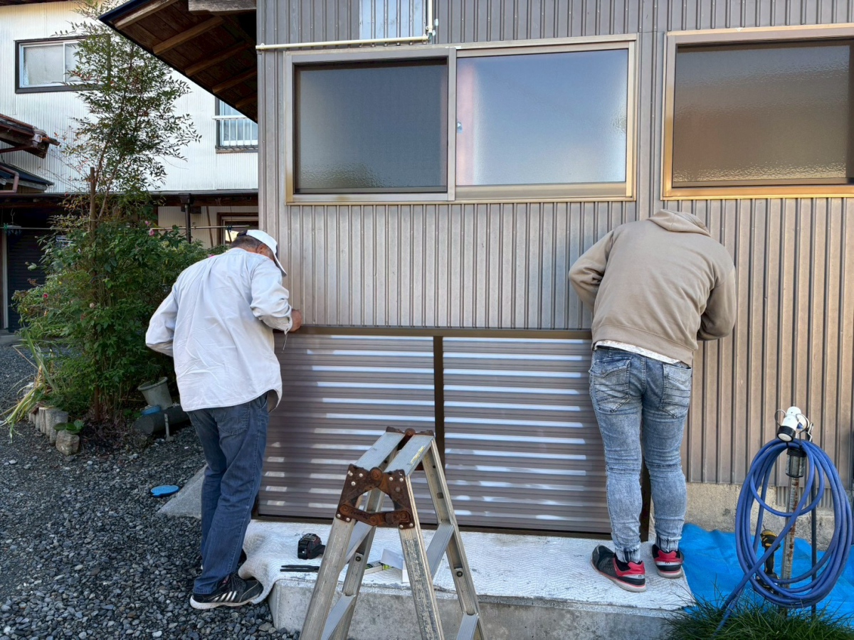 松井トーヨー住建の雨対策で目隠しルーバーを設置しました(^^♪の施工後の写真2