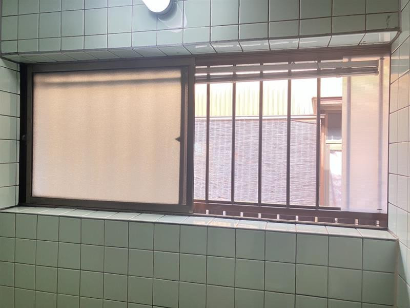 松井トーヨー住建の浴室も快適に！！　内窓インプラス浴室仕様!(^^)!の施工前の写真1