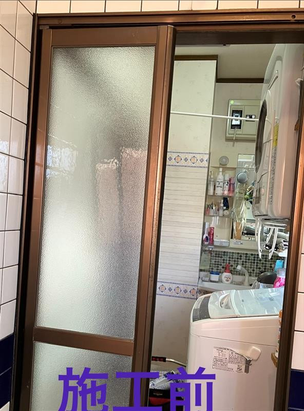 松井トーヨー住建の浴室折れ戸取り換え工事の施工前の写真1