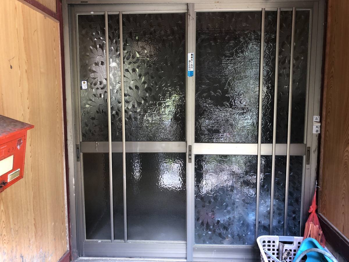 松井トーヨー住建の玄関引き戸　ガラス障子交換の施工後の写真1