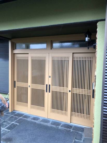 松井トーヨー住建の玄関4枚引戸取替工事施工事例写真1