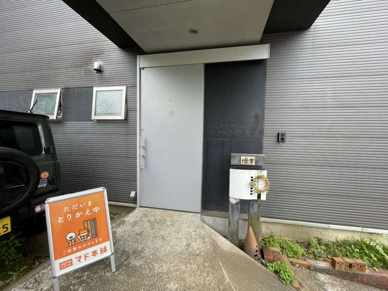 藤野トーヨー住器 富津中央の『千葉県千葉市』玄関ドア交換工事の施工前の写真1