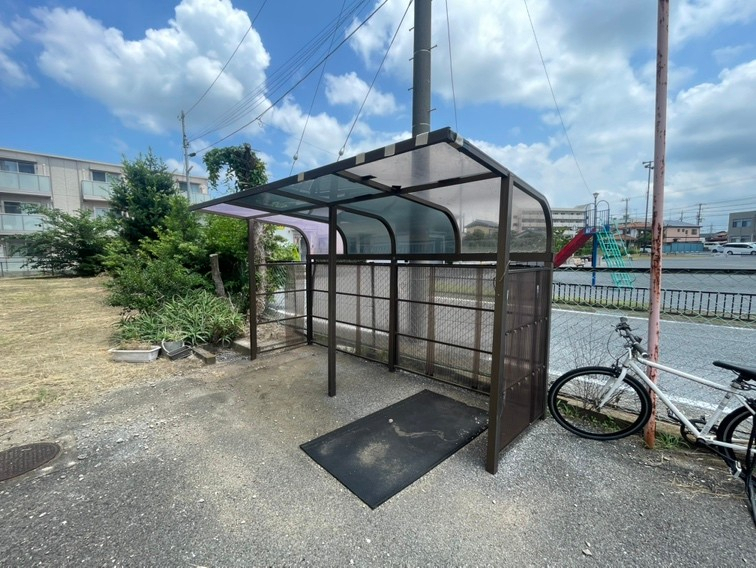 藤野トーヨー住器 富津中央の『千葉県市原市』マンション駐輪場屋根修理の施工前の写真1