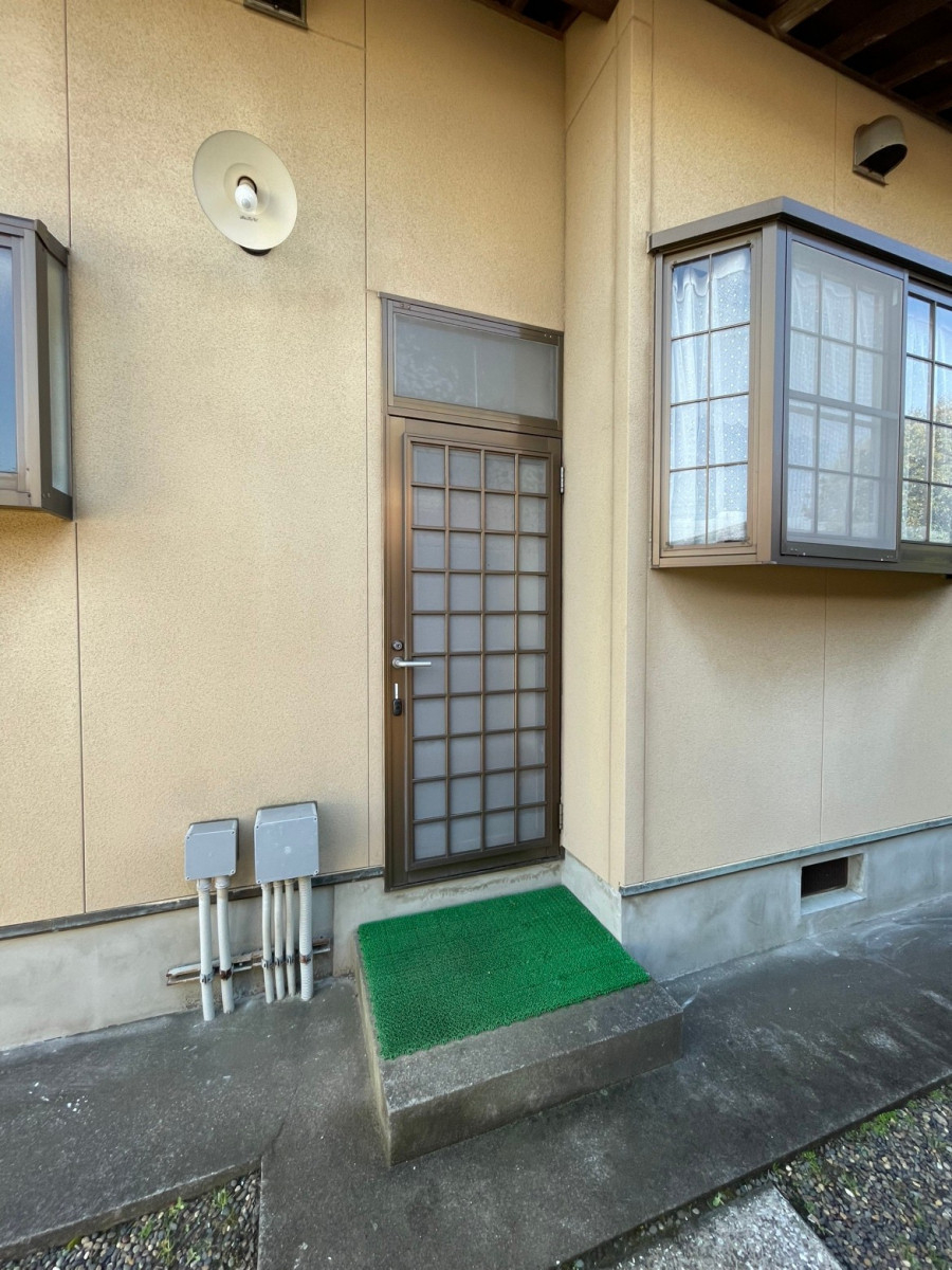 藤野トーヨー住器 富津中央の『千葉県市原市』勝手口ドア交換　ＬＩＸＩＬ勝手口リシェントの施工前の写真1