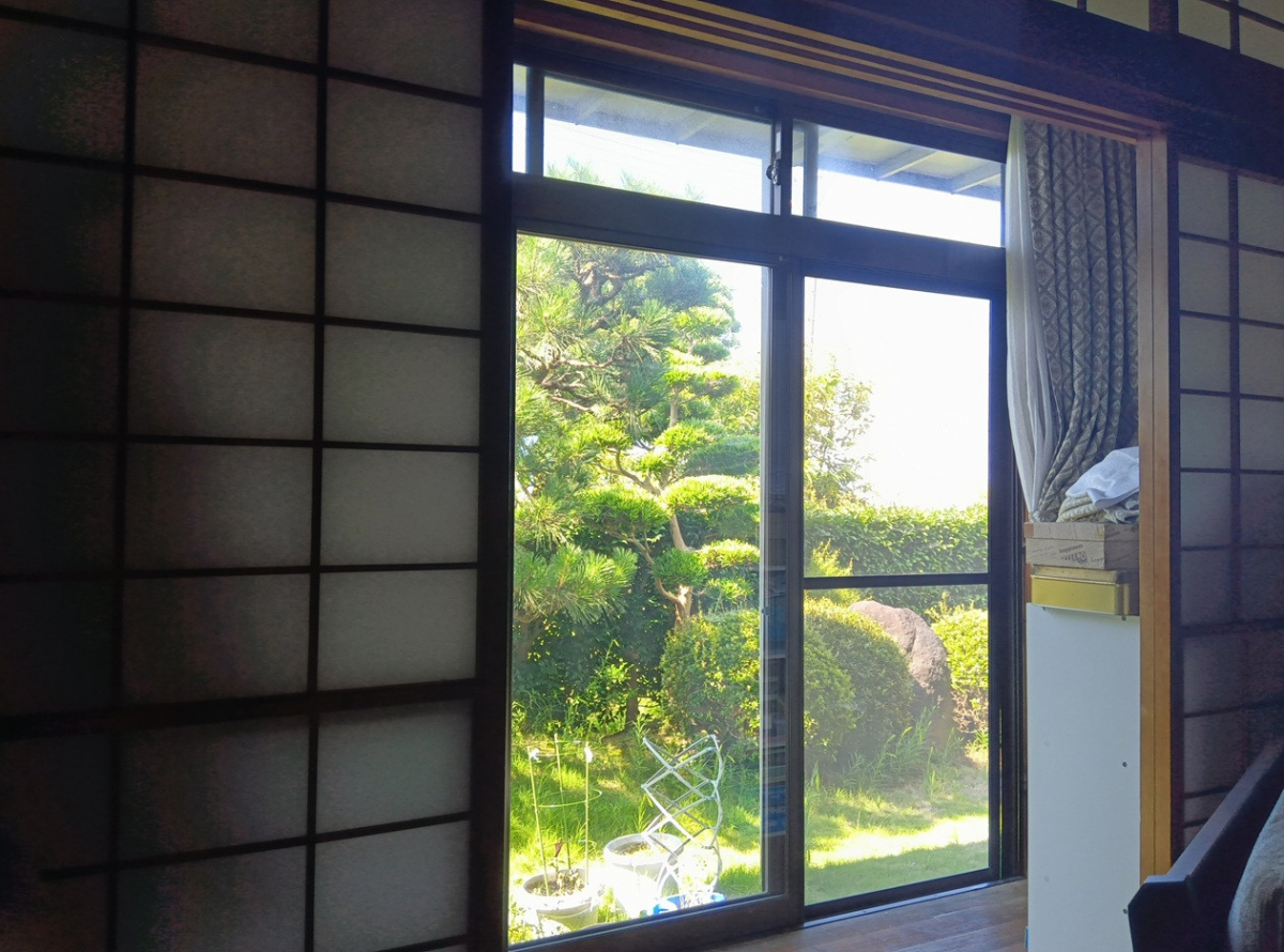 アサオカアルミの【西尾市吉良町】縁側のサッシに内窓を付けました😊の施工前の写真2
