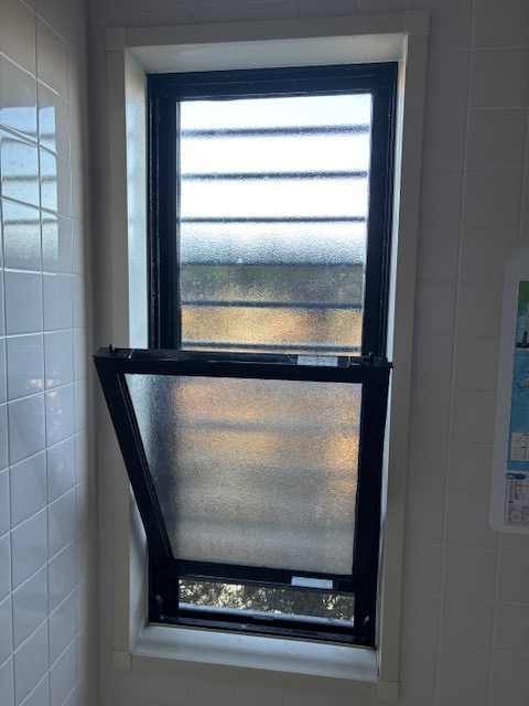 アサオカアルミの【西尾市吉良町】浴室窓リフォーム工事😊の施工前の写真2