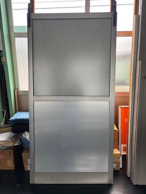 アサオカアルミの【西尾市吉良町】吊り戸、車で当てて凹んでしまった😮の施工後の写真1