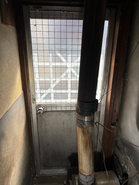 アサオカアルミの【西尾市東幡豆町】勝手口ドア取替😊の施工前の写真2