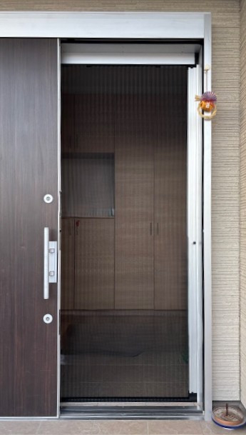 アサオカアルミの【吉良町】玄関の網戸を取替しました😊の施工後の写真1