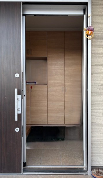 アサオカアルミの【吉良町】玄関の網戸を取替しました😊の施工後の写真2