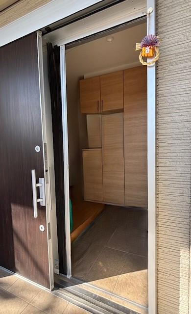 アサオカアルミの【吉良町】玄関の網戸を取替しました😊の施工前の写真1