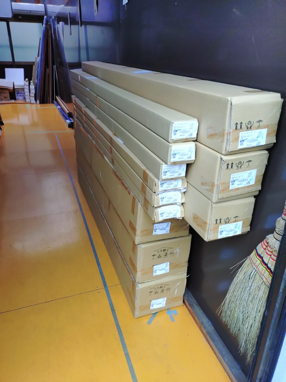 後付け手動シャッター入荷 高山ガラス店のブログ 写真1