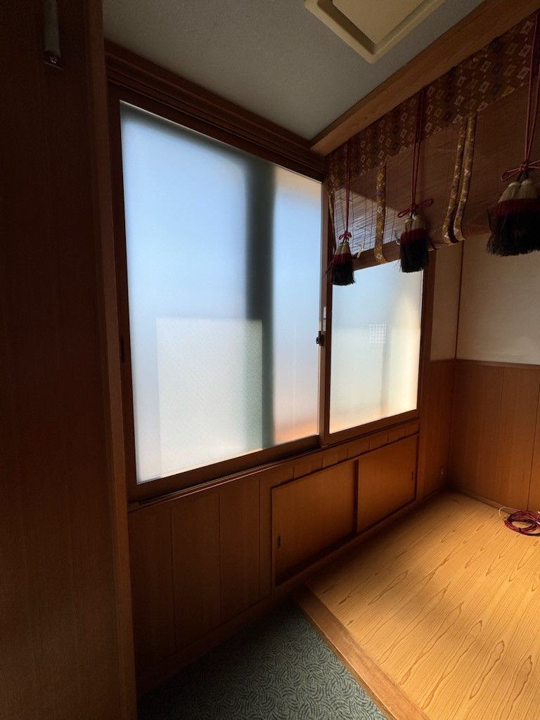 松井硝子店の015 お寺の窓交換！熱中症回避！💦の施工後の写真2