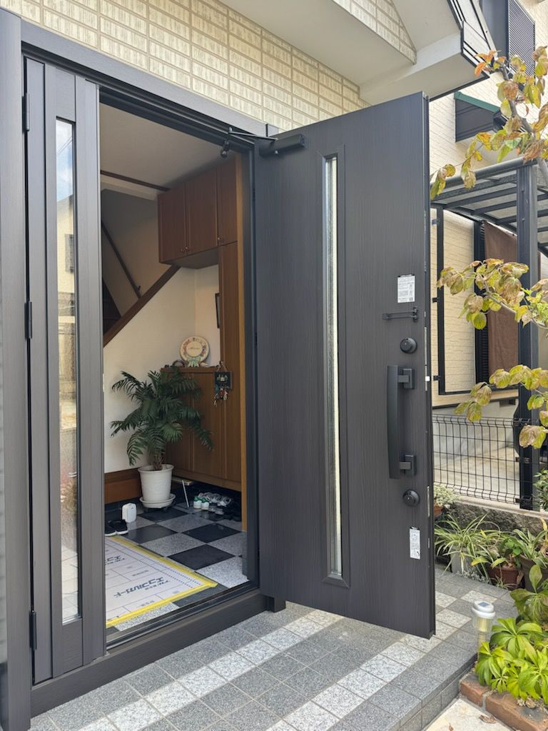 松井硝子店の016 本日も玄関ドア交換ですの施工後の写真2
